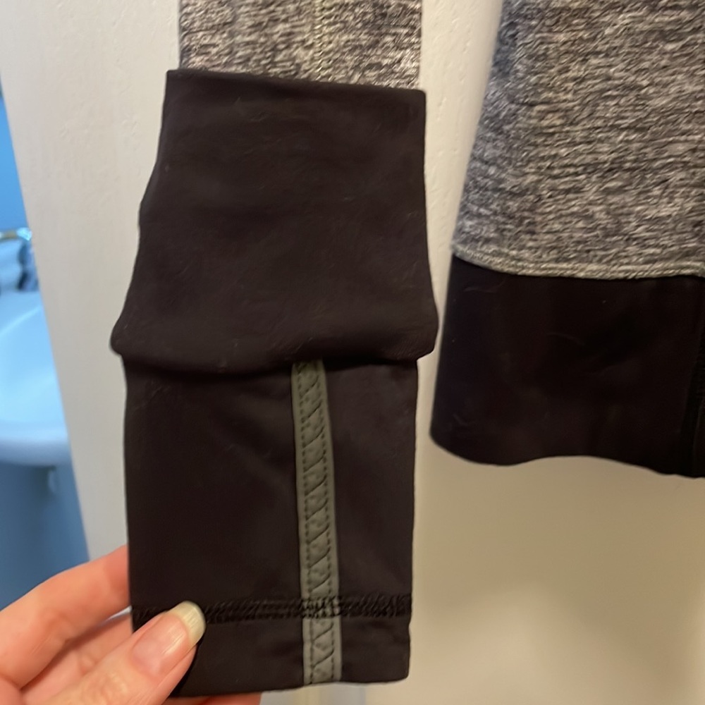 Lululemon pull over - Picture 2 of 4